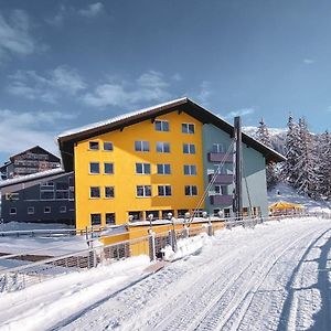 Basekamp Mountain Budget Hotel